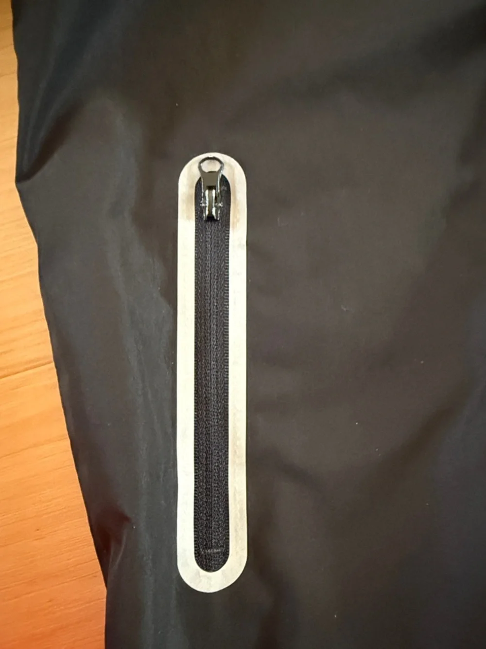 BOYS RAIN JACKET WITH DETACHABLE HOOD LIGHTWEIGHT RAINCOAT BLACK WHITE SZ SMALL